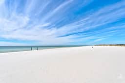 BeachfrontBliss - Penthouse 1BD Gulf + Lake Views