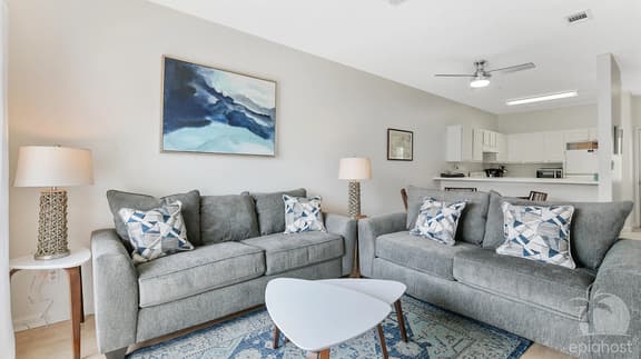 CasaAzalea-2BR/2BA Pool+Golf Cart-3min to Beach!